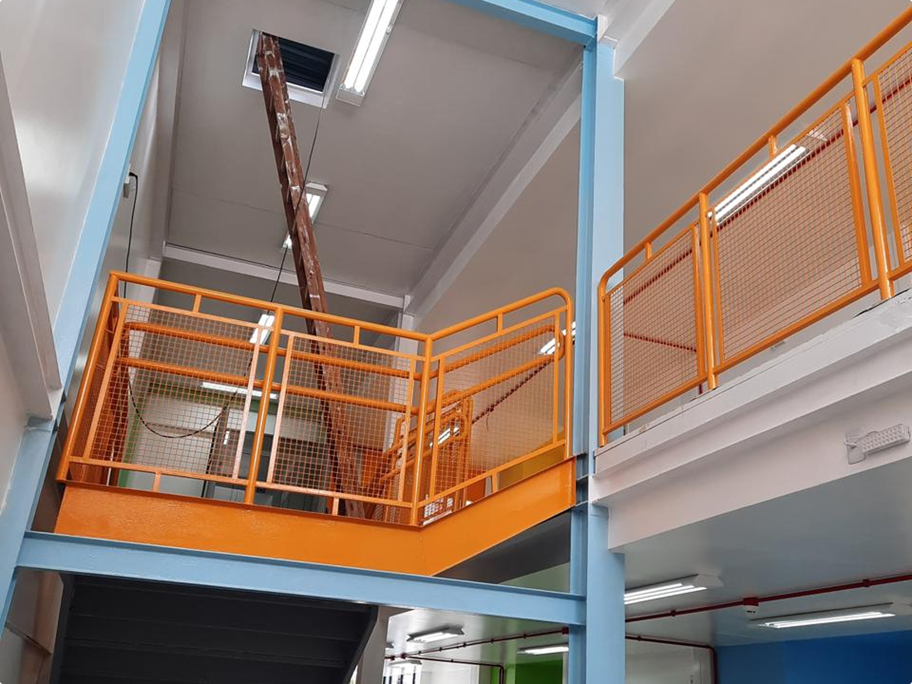 Metal Plus - Conheça nosso serviço de Escadas