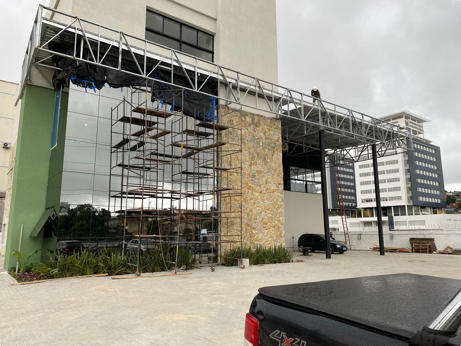 Metal Plus - Conheça nosso serviço de Fachadas